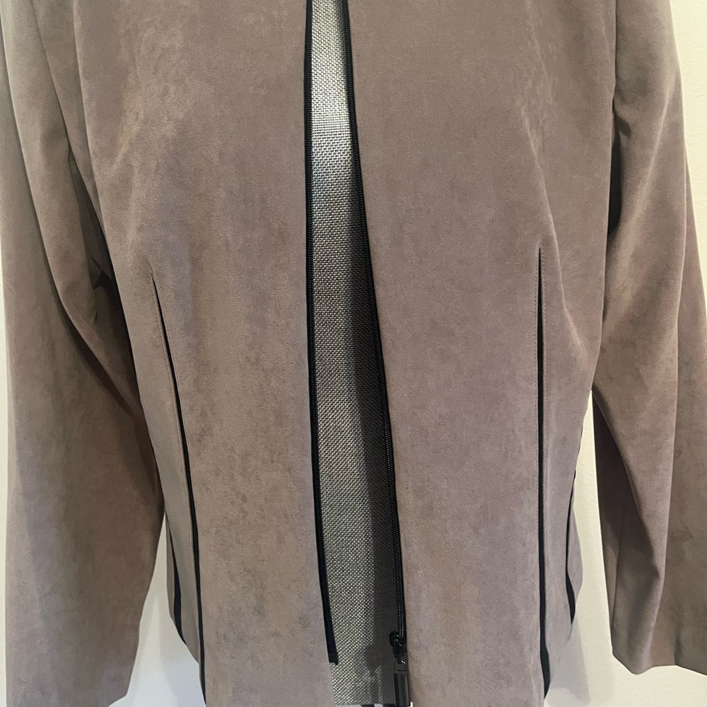 Positive Attitude Women's Taupe Suede Collarless Jacket. Size 14 - Picture 3 of 15
